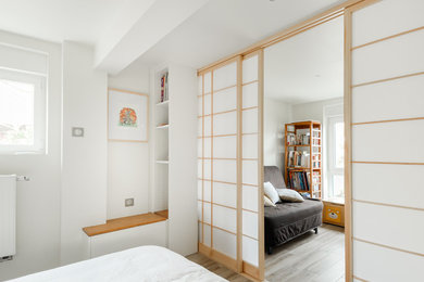 Photo of a contemporary bedroom in Strasbourg.