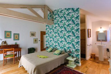 マルセイユにあるエクレクティックスタイルのおしゃれな寝室