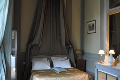 Restauration d'une chambre dans un chateau du Beaujolais