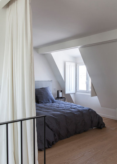Contemporary Bedroom by atelier daaa
