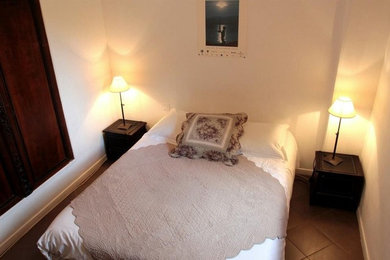 マルセイユにあるモダンスタイルのおしゃれな寝室のインテリア