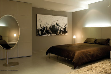 Bedroom - modern bedroom idea in Strasbourg