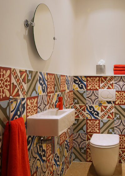 Méditerranéen Toilettes by McQuin Partnership Interior Design