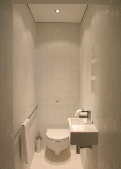 Trendy Lille badeværelse by Lee Kyson Building Consultancy Ltd