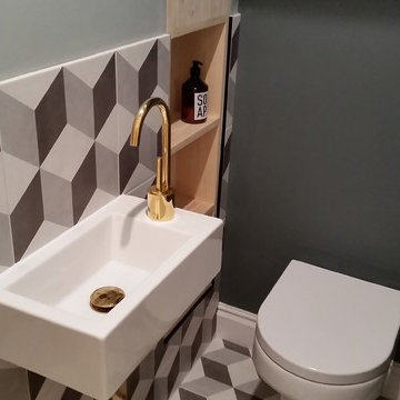 Small cloakroom / bathroom