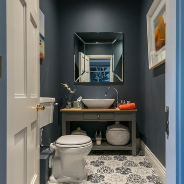 Small Downstairs Toilet/ WC