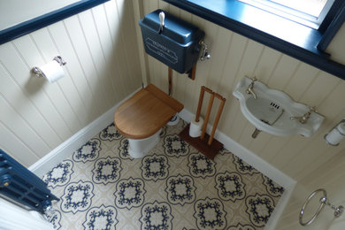 Photo of a traditional cloakroom in Surrey.