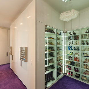 Réalisation d'un dressing et rangement minimaliste.