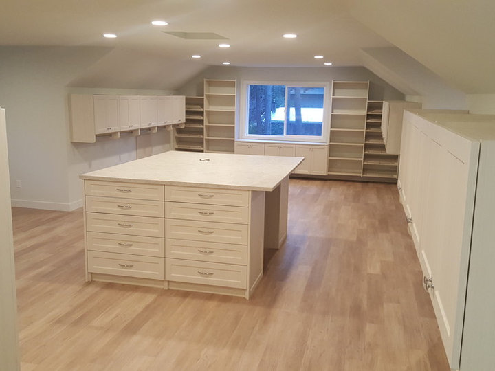 Closet - Contemporary Closet