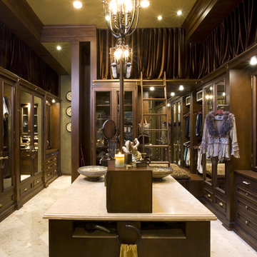A Closet any woman would die for!