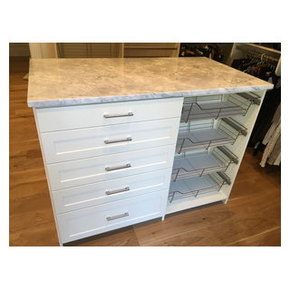 A super organized closet in Indianapolis - Transitional - Closet