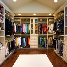 https://www.houzz.com/photos/amazing-closet-that-feels-like-a-high-end-boutique-traditional-closet-new-york-phvw-vp~5475237