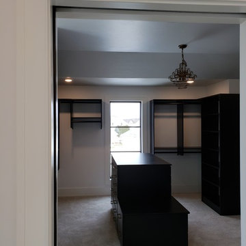 Black Elegant Walk-in Closet