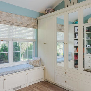 Esempio di armadi e cabine armadio shabby-chic style