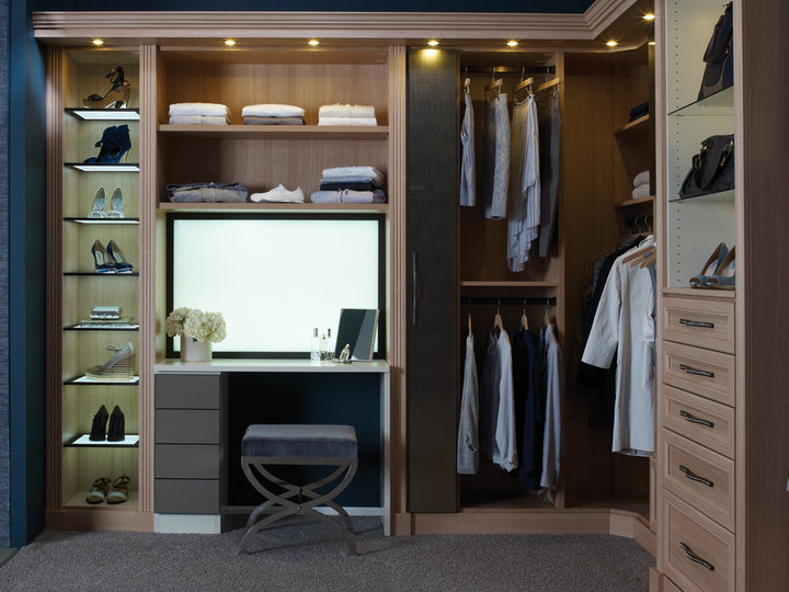 Walk-In - Transitional Closet