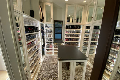 Example of an eclectic closet design in Los Angeles