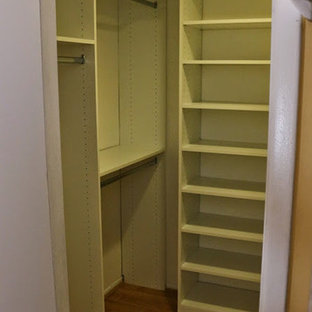 Idee per una cabina armadio unisex design di medie dimensioni