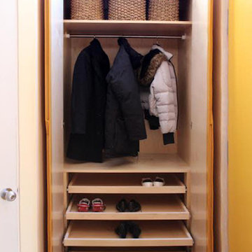 Contemporary Entry Closet / Wardrobe