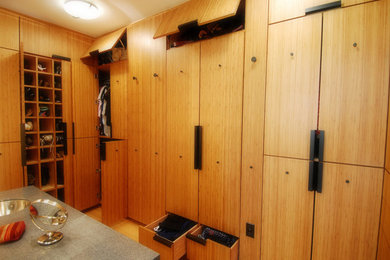 Example of a classic closet design in New York