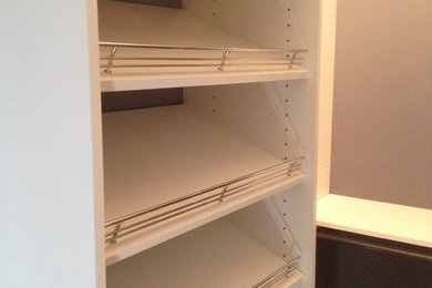 Example of a mid-sized minimalist closet design in Seattle