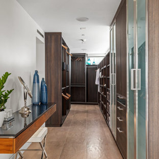 Idee per una cabina armadio unisex design di medie dimensioni con nessun'anta, ante in legno bruno, pavimento con piastrelle in ceramica e pavimento beige