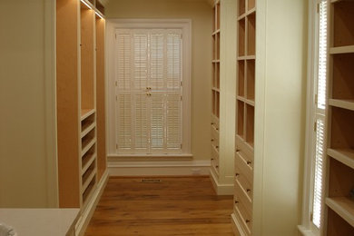 Custom-Made & Designed Storage Cabinets & Closet Solutions / Thornbury, ON