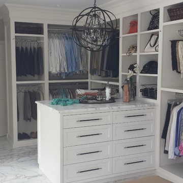 CUSTOM WALK-IN CLOSET