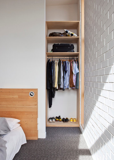 Contemporary Wardrobe by Creative Arch