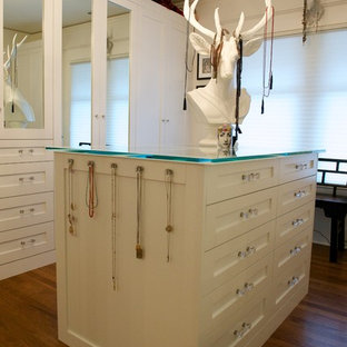 Foto de vestidor bohemio, grande, con puertas de armario blancas