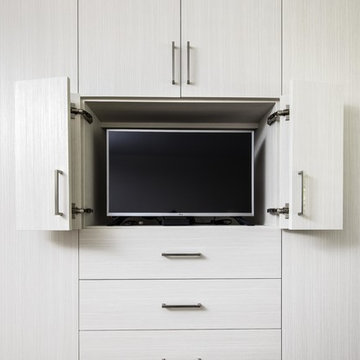 External Wardrobe and Media Center in Bianco Textured TFL