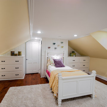 Girls Cottage Bedroom with window seat