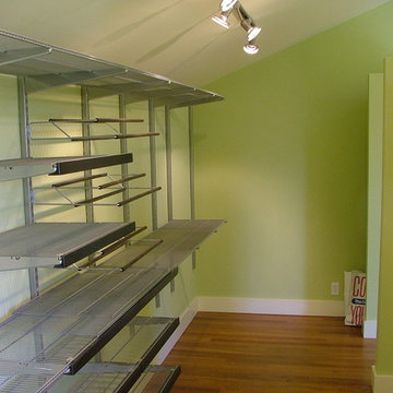 Greenwood Residence - Modern Closet