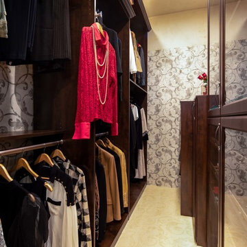 His and Hers Walk In Closet