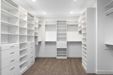 Example of a closet design in Vancouver