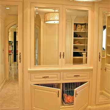 Koleas, Master Walk In Closet
