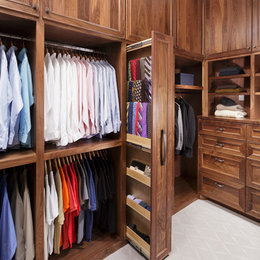 https://www.houzz.com/photos/master-bathroom-with-his-and-hers-closets-traditional-closet-houston-phvw-vp~25222306