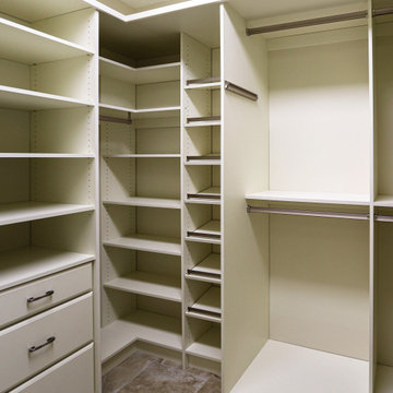 Master Bedroom Walk-in Custom Closet with Maximum Storage and Organization