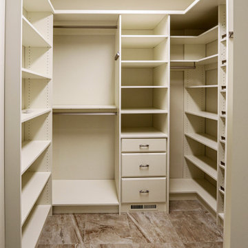 Master Bedroom Walk-in Custom Closet with Maximum Storage and Organization