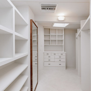 Foto de vestidor unisex, retro, grande, con armarios abiertos
