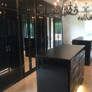 Modern & Glamorous Walk-In Closet