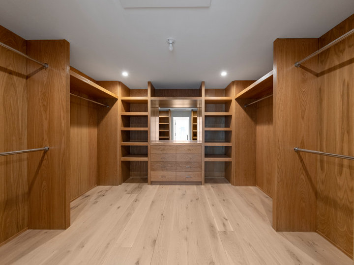 Walk-In - Closet