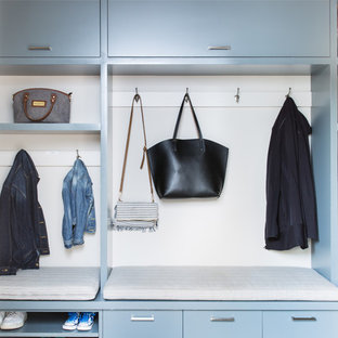 Ispirazione per piccoli armadi e cabine armadio contemporanei con pavimento in gres porcellanato e pavimento beige