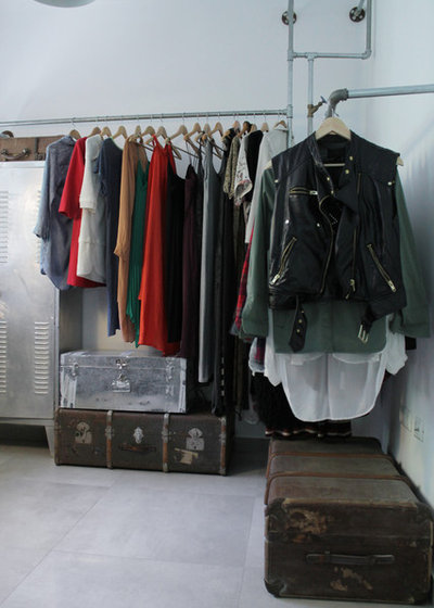 Industriel Armoire et Dressing by Esther Hershcovich