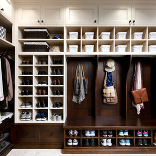 Foto de armario vestidor unisex, clásico, grande, con puertas de armario beige, armarios abiertos y suelo de travertino