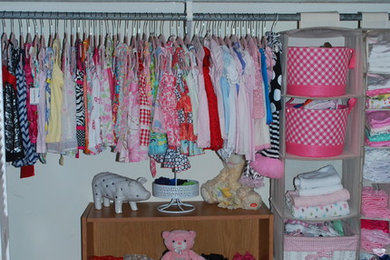 Example of a mid-sized eclectic women's dressing room design