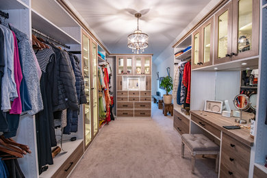 Example of a trendy closet design in Philadelphia