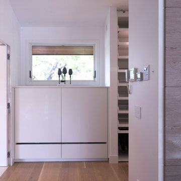 Portola Warm Contemporary
