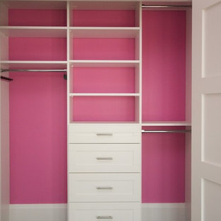 Cette image montre un dressing et rangement traditionnel.
