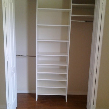 Reach-In Closet/Shelves and Hanging