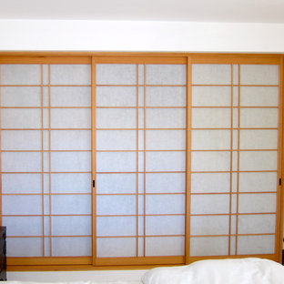 Aménagement d'un dressing et rangement asiatique.